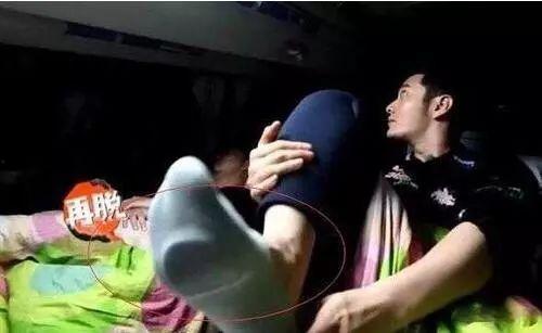 男明星脱袜子,男明星风采尽显